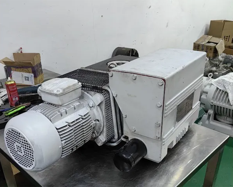 萊寶油封真空泵跑油不正常怎么辦？